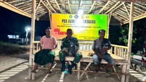 Perkuat Kamtibmas, Danramil 0621-23/Parungpanjang Pantau Langsung Kegiatan Siskamling di Desa Pingku